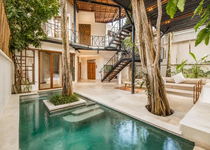 Chic 2-br With Pool, 800m To Villa *