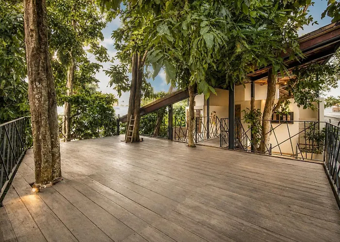 Chic 2-br With Pool, 800m To *