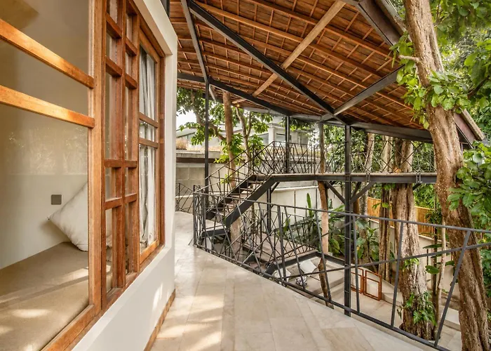 Chic 2-br With Pool, 800m To *