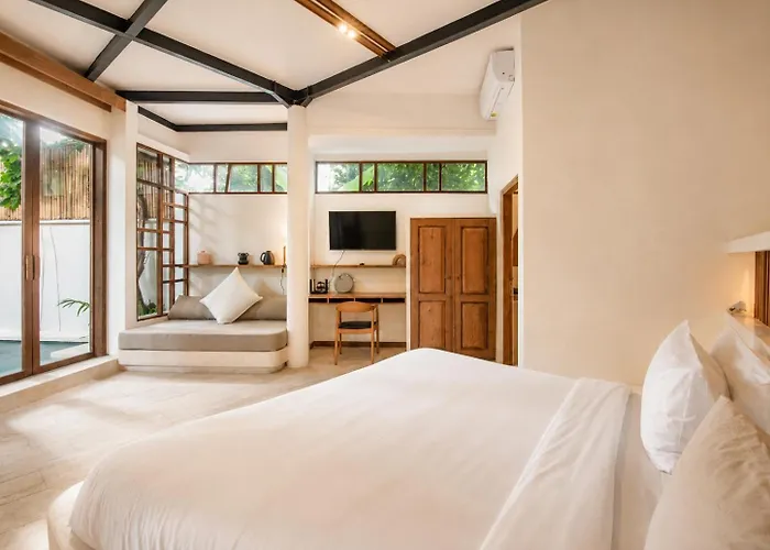 Chic 2-br With Pool, 800m To