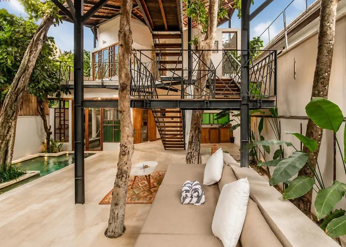 Chic 2-br With Pool, 800m To