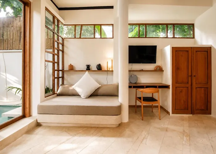 Chic 2-br With Pool, 800m To Villa