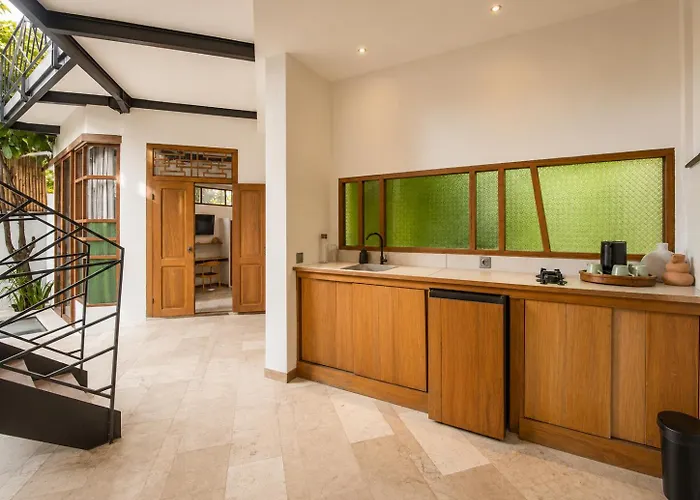 Chic 2-br With Pool, 800m To Villa *