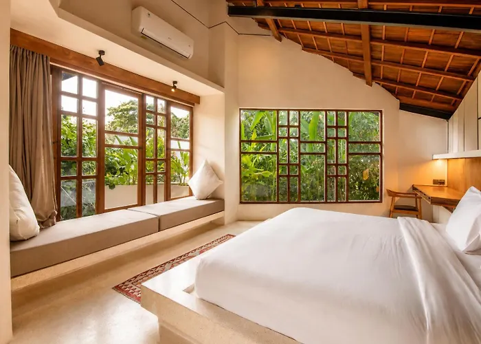 Chic 2-br With Pool, 800m To *