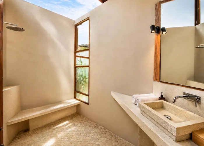 Villa Chic 2-br With Pool, 800m To