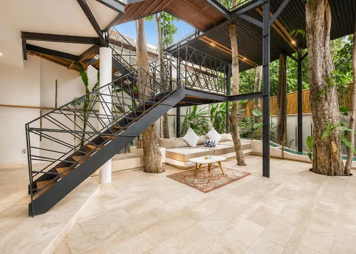 Chic 2-br With Pool, 800m To Villa *