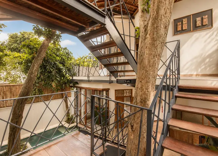 Chic 2-br With Pool, 800m To