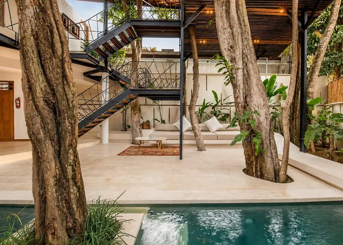 Chic 2-br With Pool, 800m To Villa