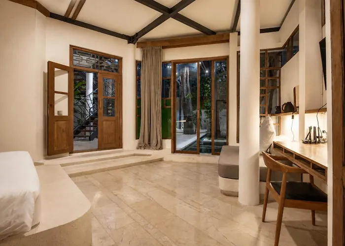Chic 2-br With Pool, 800m To Villa