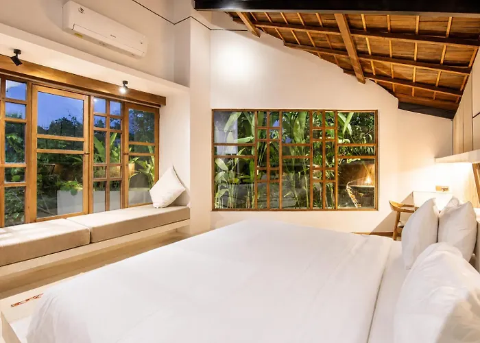 Chic 2-br With Pool, 800m To Villa *