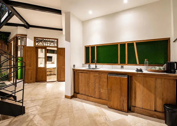 Villa Chic 2-br With Pool, 800m To