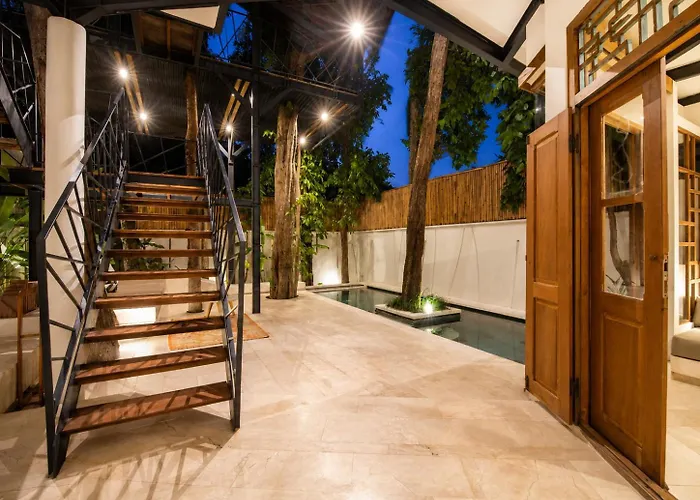 Chic 2-br With Pool, 800m To Villa