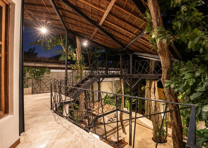 Chic 2-br With Pool, 800m To Villa