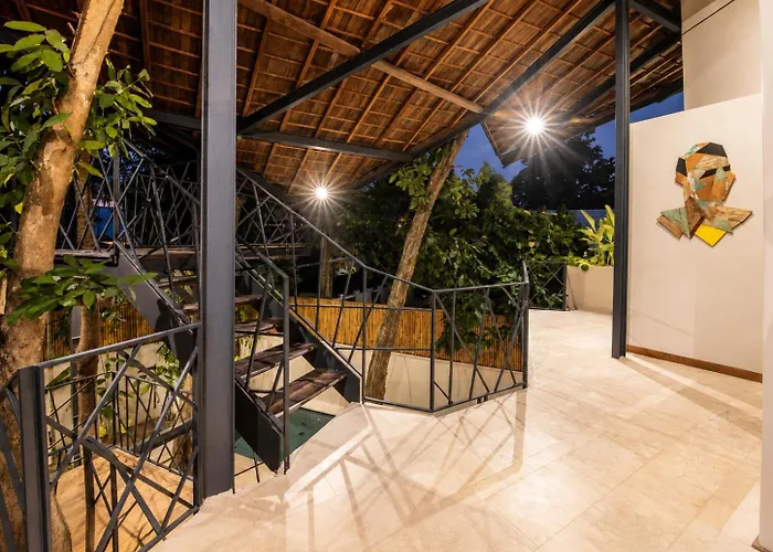 Chic 2-br With Pool, 800m To Villa *