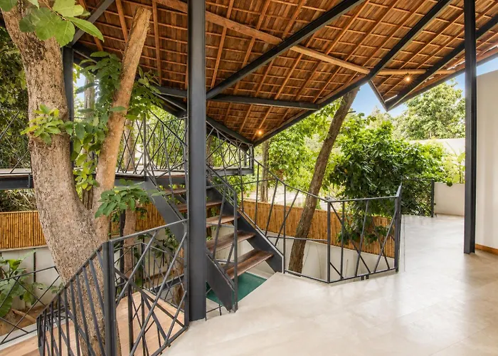Chic 2-br With Pool, 800m To Villa